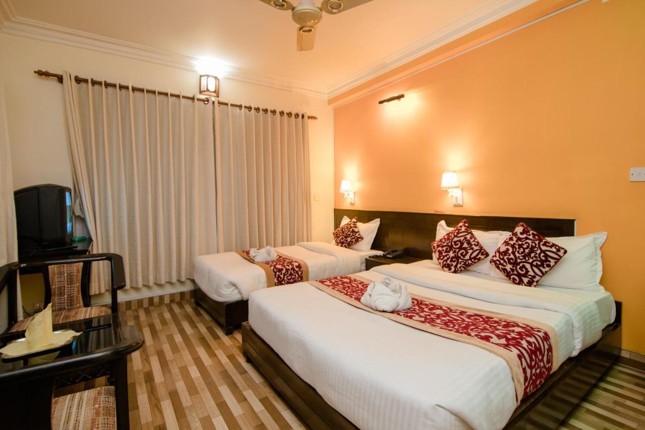 Hotel Panorama Pokhara Buitenkant foto